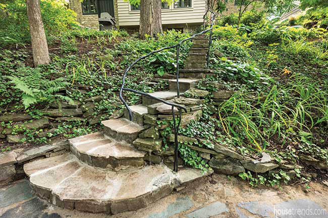 Custom handrail for outdoor steps