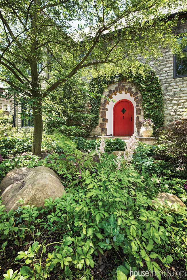 Ivy rings a red door
