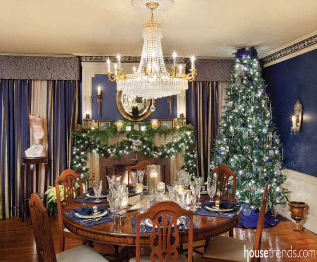 Dining room gets a surprising holiday color scheme