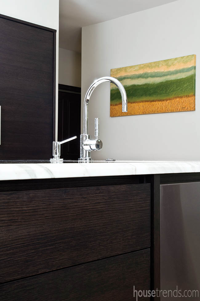 Second kitchen sink keeps the space efficient