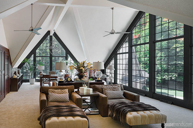 Windows steal the spotlight in an extraordinary room design