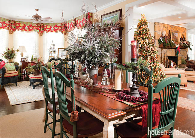 Holiday decorating ideas transform a dining room