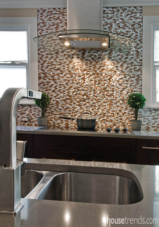 Range hood blends into a backsplash