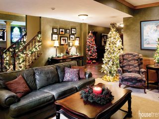 Christmas tree favors the Steelers