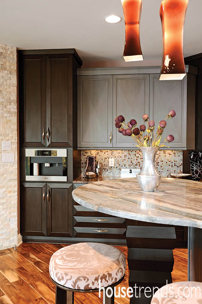 Colorful pendant lights brighten up a kitchen