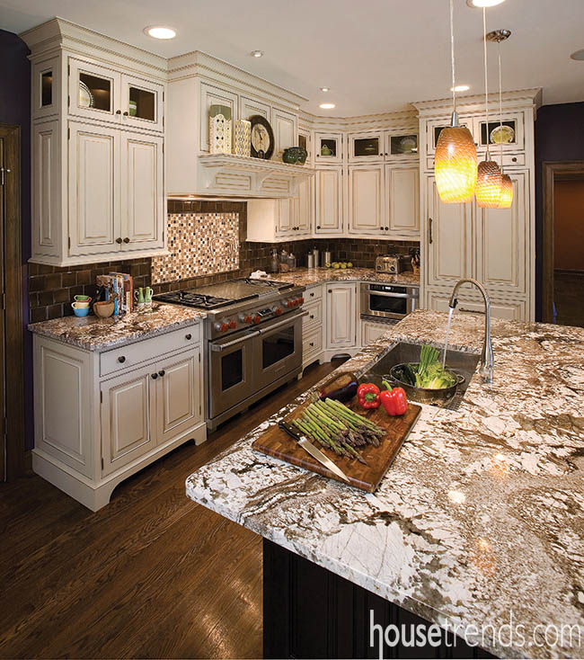 Kitchen cabinets play tricks on the eyes