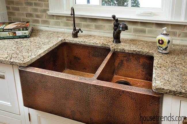 Farmhouse sink steals the spotlight