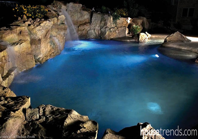 Lighting dresses up a swimming pool