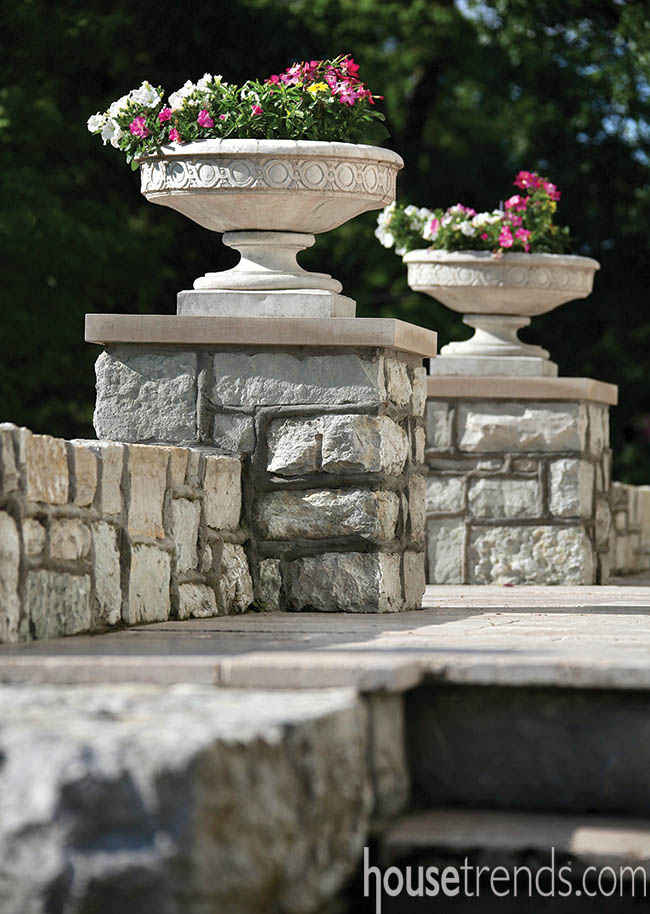 Annual flowers dress up a dining area
