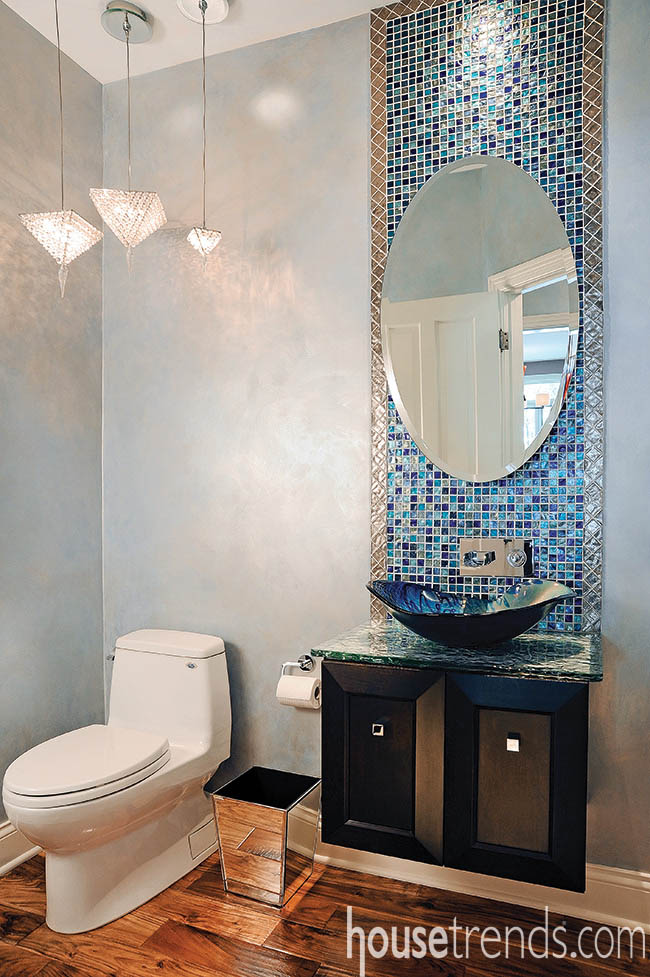 Pendant lights bring out the sparkle in a bathroom