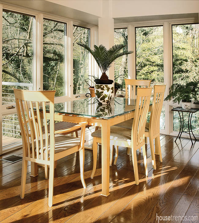Windows brighten up a breakfast nook