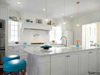 Kitchen remodel flaunts fun colors