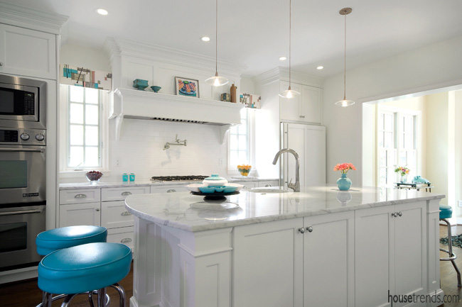 Kitchen remodel flaunts fun colors