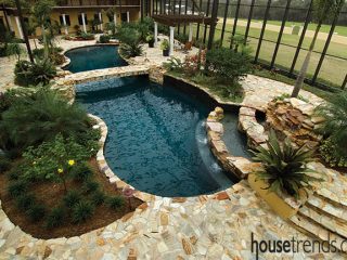 Swimming pool mimics a laggon look