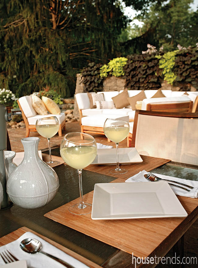 Outdoor dining table sets the stage