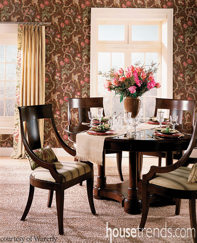 Wallpaper dresses up a dining area