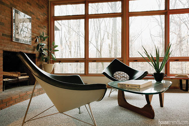 Family room furniture pays tribute to mid-century modern