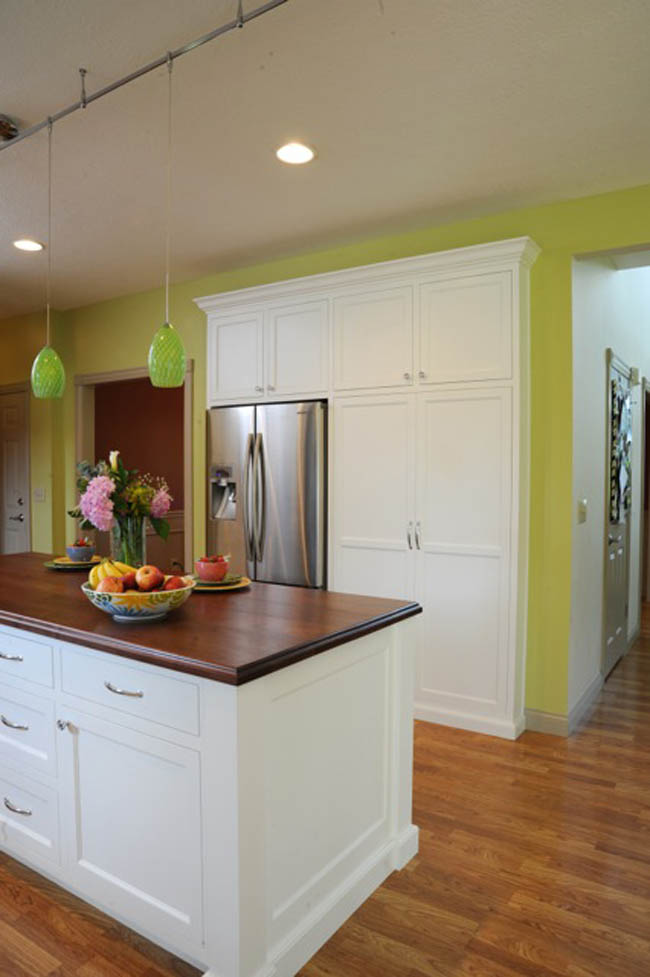 Kitchen island adds warmth