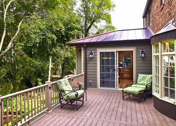 Deck design keeps a family in tune with nature
