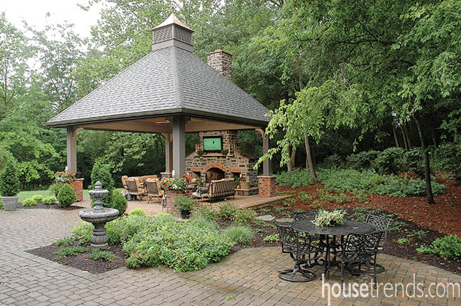 Pavilion mimics a wooded retreat