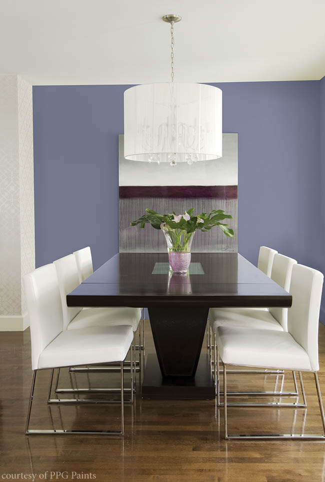 Accent wall breathes life into a dining room