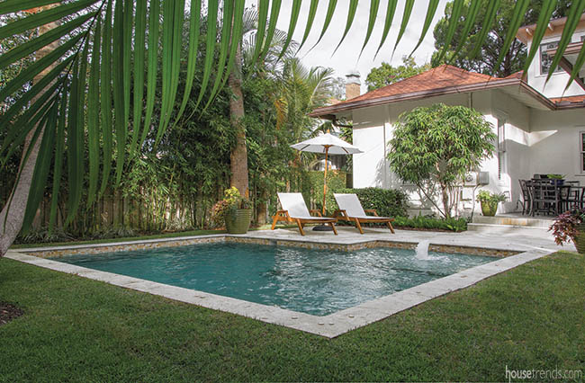 Umbrella adds shade to a sun shelf