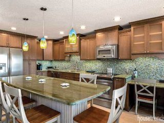 Island takes place of a dining table