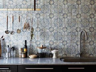 Field tile backsplash with vintage flair