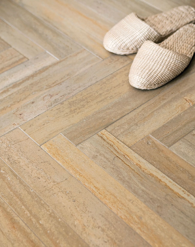 Travertine tile blends warm colors to create modern flooring