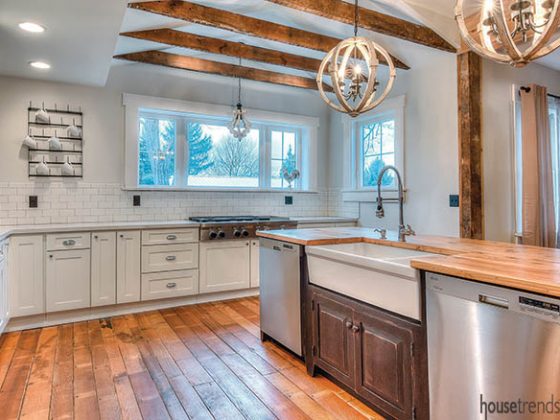 Details polish off a farmhouse kitchen design