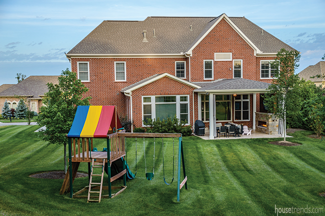 Back yard remodel flatters a contemporary outdoor space