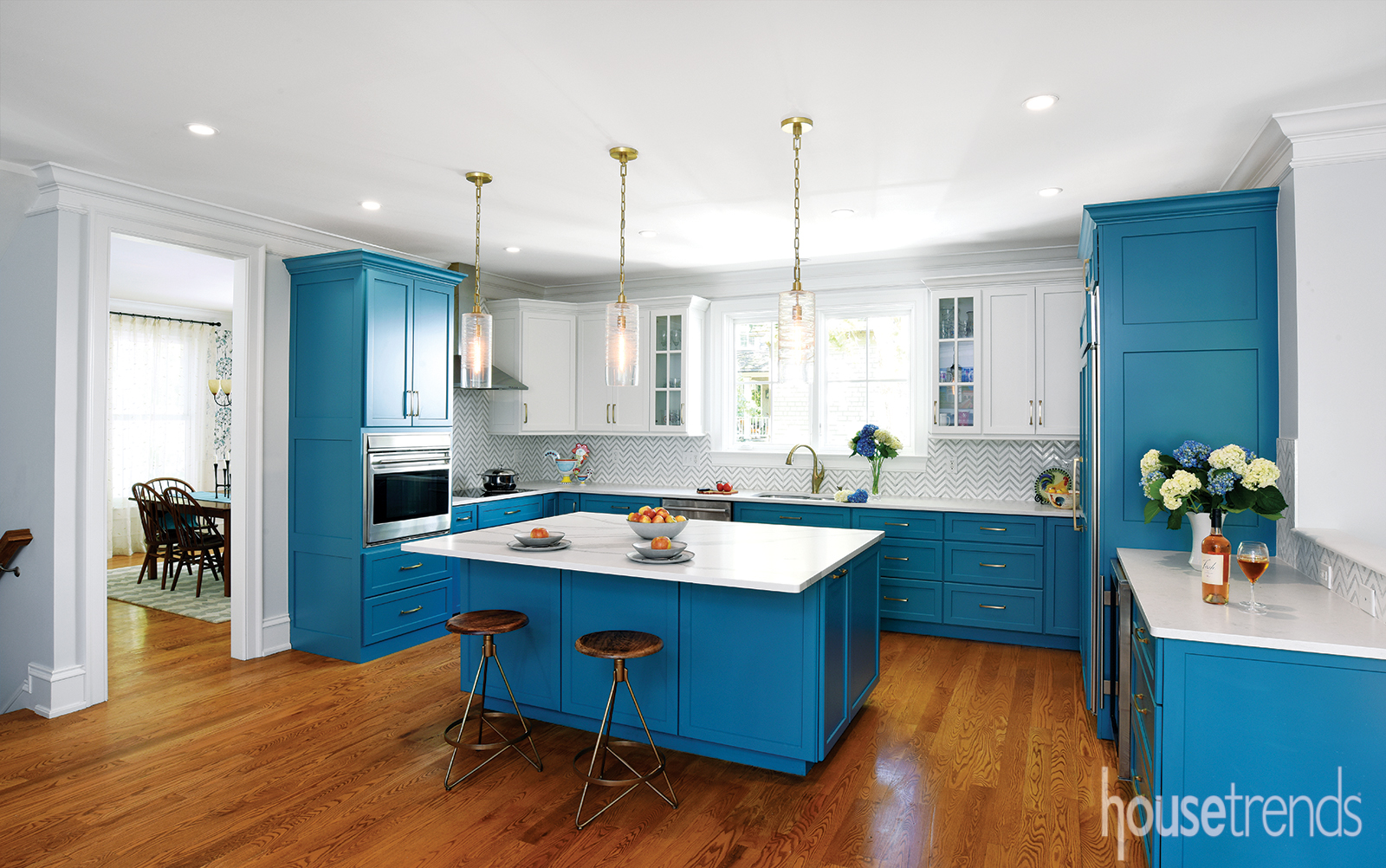 https://www.housetrends.com/wp-content/uploads/2021/07/CO_11_Columbus-blue-kitchen_HTCO1019_t.jpg